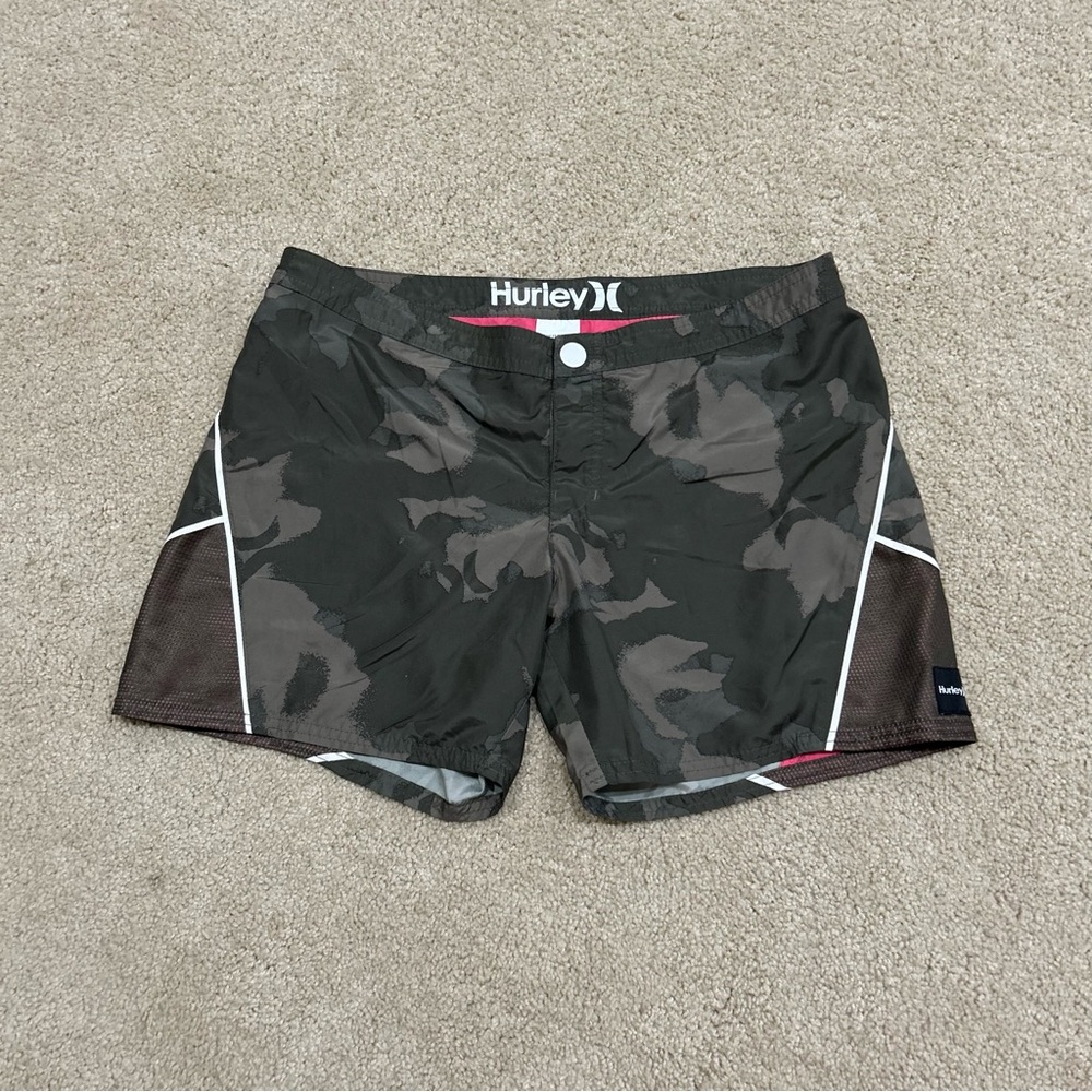 Hurley Women’s Camo Shorts Size 3